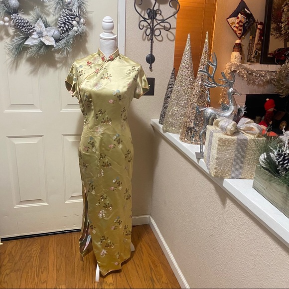 Gold Brocade Traditional Cheongsam Floral Dress - Picture 6 of 15